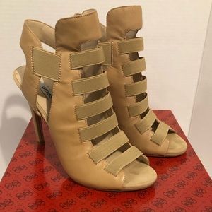 Guess pumps -Tan